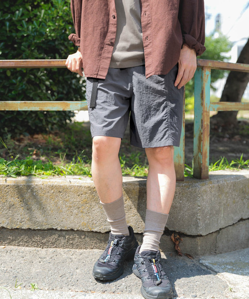 ITEMS URBANRESEARCH（アイテムズ アーバンリサーチ）の「『撥水/イージーケア/接触冷感/UVカット』タスランナイロンウェビングベルトショーツ（その他パンツ・メンズ・ネイビー/ブラック/チャコールグレー・MEDIUM/LARGE）」の3枚目の写真