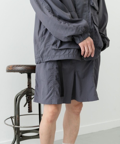 ITEMS URBANRESEARCH（アイテムズ アーバンリサーチ）の「『撥水/イージーケア/接触冷感/UVカット』タスランナイロンウェビングベルトショーツ（その他パンツ・メンズ・ネイビー/ブラック/チャコールグレー・MEDIUM/LARGE）」の5枚目の写真