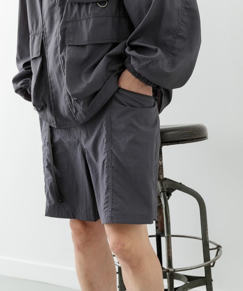 ITEMS URBANRESEARCH（アイテムズ アーバンリサーチ）の「『撥水/イージーケア/接触冷感/UVカット』タスランナイロンウェビングベルトショーツ（その他パンツ・メンズ・ネイビー/ブラック/チャコールグレー・MEDIUM/LARGE）」の6枚目の写真