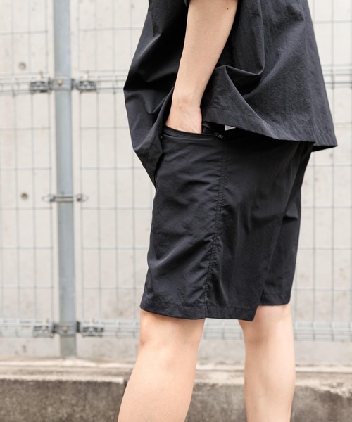 ITEMS URBANRESEARCH（アイテムズ アーバンリサーチ）の「『撥水/イージーケア/接触冷感/UVカット』タスランナイロンウェビングベルトショーツ（その他パンツ・メンズ・ネイビー/ブラック/チャコールグレー・MEDIUM/LARGE）」の15枚目の写真
