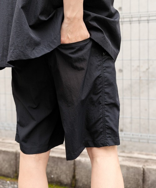 ITEMS URBANRESEARCH（アイテムズ アーバンリサーチ）の「『撥水/イージーケア/接触冷感/UVカット』タスランナイロンウェビングベルトショーツ（その他パンツ・メンズ・ネイビー/ブラック/チャコールグレー・MEDIUM/LARGE）」の16枚目の写真