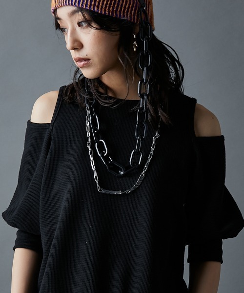 GEVS.(ジェイヴィス)の「肩開きデザインカットソー<大きいサイズ有>GEVS.(Tシャツ/カットソー・レディース・ブラック/キナリ・LL/3L/4L/5L/M/L)」の1枚目の写真
