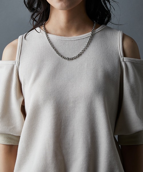 GEVS.(ジェイヴィス)の「肩開きデザインカットソー<大きいサイズ有>GEVS.(Tシャツ/カットソー・レディース・ブラック/キナリ・LL/3L/4L/5L/M/L)」の13枚目の写真