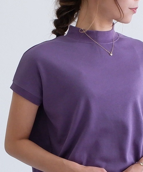 CLOTHY(クロシィ)の「【手触りなめらかなスムース素材♪】モックネックTシャツ(Tシャツ/カットソー・レディース・グレイッシュベージュ/オリーブ/ブラック/ピンク/ブラウン/パープル/ネイビー/チャコールグレー/オフホワイト・FREE)」の8枚目の写真