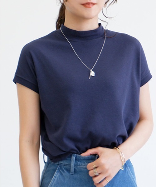 CLOTHY(クロシィ)の「【手触りなめらかなスムース素材♪】モックネックTシャツ(Tシャツ/カットソー・レディース・グレイッシュベージュ/オリーブ/ブラック/ピンク/ブラウン/パープル/ネイビー/チャコールグレー/オフホワイト・FREE)」の7枚目の写真