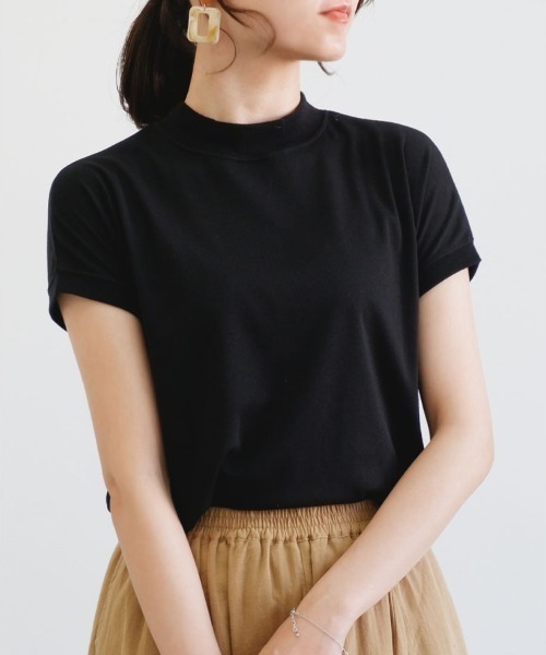 CLOTHY(クロシィ)の「【手触りなめらかなスムース素材♪】モックネックTシャツ(Tシャツ/カットソー・レディース・グレイッシュベージュ/オリーブ/ブラック/ピンク/ブラウン/パープル/ネイビー/チャコールグレー/オフホワイト・FREE)」の16枚目の写真