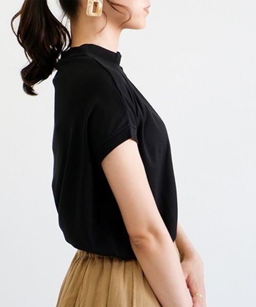 CLOTHY(クロシィ)の「【手触りなめらかなスムース素材♪】モックネックTシャツ(Tシャツ/カットソー・レディース・グレイッシュベージュ/オリーブ/ブラック/ピンク/ブラウン/パープル/ネイビー/チャコールグレー/オフホワイト・FREE)」の17枚目の写真