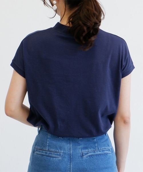 CLOTHY(クロシィ)の「【手触りなめらかなスムース素材♪】モックネックTシャツ(Tシャツ/カットソー・レディース・グレイッシュベージュ/オリーブ/ブラック/ピンク/ブラウン/パープル/ネイビー/チャコールグレー/オフホワイト・FREE)」の21枚目の写真