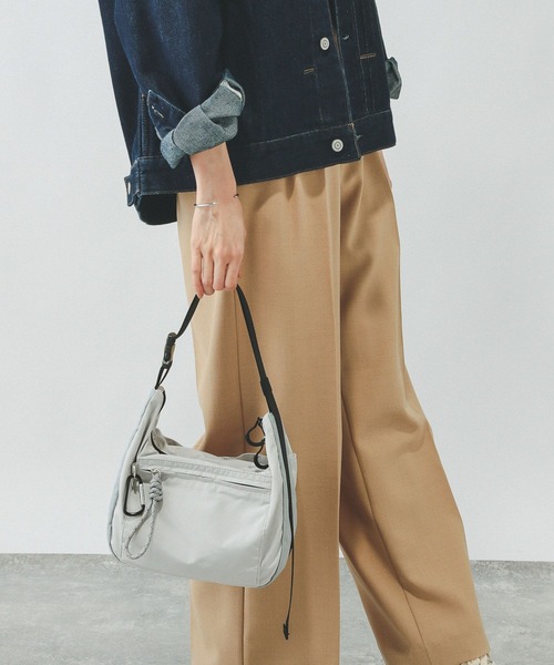 GLOBAL WORK（グローバルワーク）の「撥水軽量手提げ変形ショルダー/323156（ショルダーバッグ・レディース・ブラック/チャコールグレー/グレー/ベージュ・ONE SIZE）」の7枚目の写真