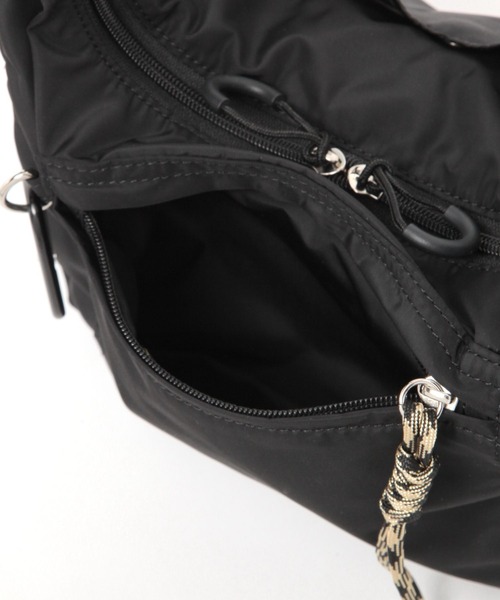 GLOBAL WORK（グローバルワーク）の「撥水軽量手提げ変形ショルダー/323156（ショルダーバッグ・レディース・ブラック/チャコールグレー/グレー/ベージュ・ONE SIZE）」の17枚目の写真