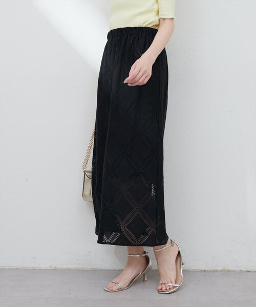 natural couture（ナチュラルクチュール）の「【大人ナチュ】幾何柄レースタイトスカート（スカート・レディース・オフホワイト/ブラック・FREE）」の2枚目の写真