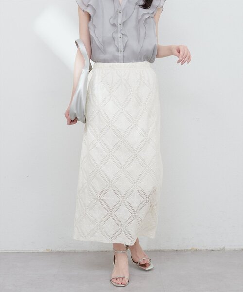 natural couture（ナチュラルクチュール）の「【大人ナチュ】幾何柄レースタイトスカート（スカート・レディース・オフホワイト/ブラック・FREE）」の3枚目の写真