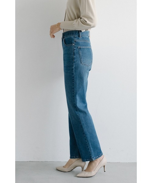M.deux(エムドゥ)の「ストレート美脚デニム(デニムパンツ・レディース・ネイビー/ブルー・SMALL/MEDIUM)」の4枚目の写真