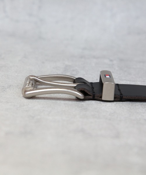 TOMMY HILFIGER（トミーヒルフィガー）の「TOMMY HILFIGER レザーロゴ入りベルト（ベルト・メンズ・ブラック/ブラウン・MEDIUM/LARGE/X-LARGE/SMALL）」の8枚目の写真