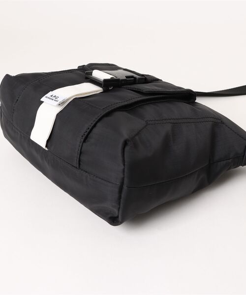 A.P.C.(アーペーセー)の「BESACE TREK(ショルダーバッグ・メンズ・ブラック・ONESIZE)」の5枚目の写真