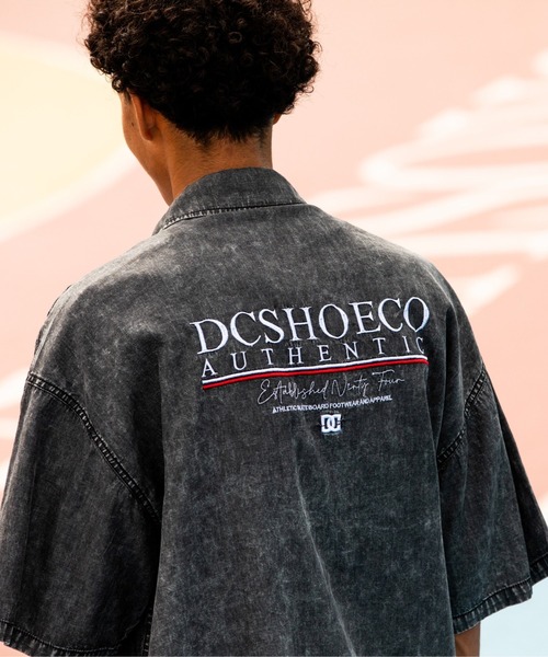 DC SHOES（ディーシーシューズ）の「25 WORKERS SHIRT SS /DCセットアップ対応バックロゴ刺繍半袖シャツ（シャツ/ブラウス・メンズ・ブラック系その他2/スカイブルー・LARGE/X-LARGE/MEDIUM）」の2枚目の写真