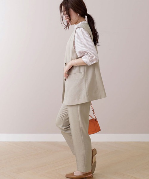 BELLUNA PLUS(ベルーナ)の「麻調素材ノーカラージレ(ベスト・レディース・ベージュ/ネイビー・LARGE/MEDIUM)」の4枚目の写真