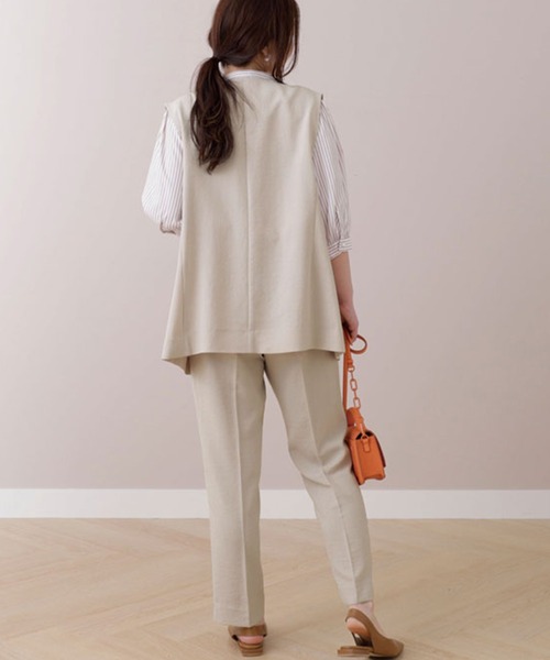 BELLUNA PLUS(ベルーナ)の「麻調素材ノーカラージレ(ベスト・レディース・ベージュ/ネイビー・LARGE/MEDIUM)」の5枚目の写真