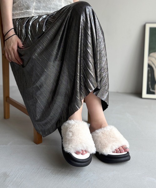 LUGG NAGG（ラグナグ）の「【厚底】ボリュームファースライドサンダル（サンダル・レディース・グレー/ブラック/ホワイト・M/L/LL/S）」の10枚目の写真