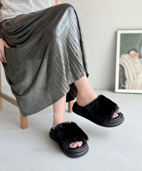 LUGG NAGG（ラグナグ）の「【厚底】ボリュームファースライドサンダル（サンダル・レディース・グレー/ブラック/ホワイト・M/L/LL/S）」の7枚目の写真