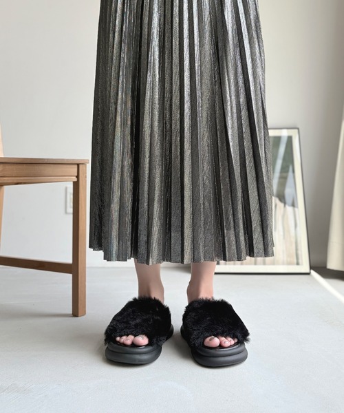 LUGG NAGG（ラグナグ）の「【厚底】ボリュームファースライドサンダル（サンダル・レディース・グレー/ブラック/ホワイト・M/L/LL/S）」の16枚目の写真