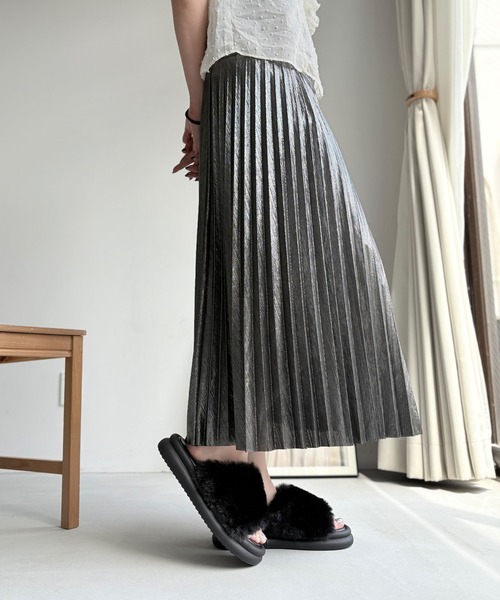 LUGG NAGG（ラグナグ）の「【厚底】ボリュームファースライドサンダル（サンダル・レディース・グレー/ブラック/ホワイト・M/L/LL/S）」の9枚目の写真