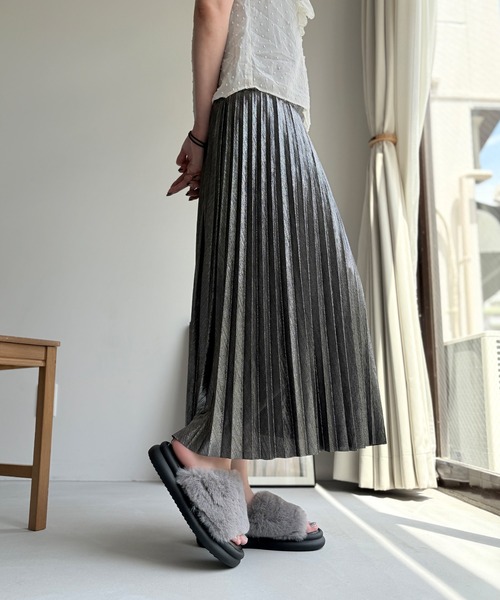 LUGG NAGG（ラグナグ）の「【厚底】ボリュームファースライドサンダル（サンダル・レディース・グレー/ブラック/ホワイト・M/L/LL/S）」の12枚目の写真