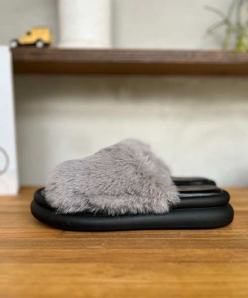 LUGG NAGG（ラグナグ）の「【厚底】ボリュームファースライドサンダル（サンダル・レディース・グレー/ブラック/ホワイト・M/L/LL/S）」の19枚目の写真