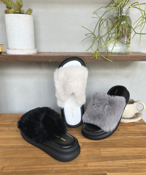 LUGG NAGG（ラグナグ）の「【厚底】ボリュームファースライドサンダル（サンダル・レディース・グレー/ブラック/ホワイト・M/L/LL/S）」の17枚目の写真