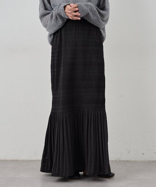 SHENERY（シーナリー）の「《揺れ動くシルエット》プリーツマキシスカート（スカート・レディース・ブラック/ベージュ・38/36）」の2枚目の写真