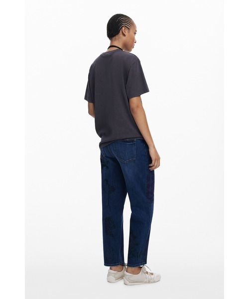 Desigual（デシグアル）の「アートモード エンボスTシャツ（Tシャツ/カットソー・レディース・ブラウン・S/M/L/XL/XS）」の4枚目の写真