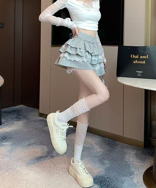gossip!ロサンゼルス(ゴシップロサンゼルス)の「レース レイヤード パンツスカート ペチコート インナーパンツ付き ガーリー 韓国風 2 色(スカート・レディース・グレー/ブラック・M/S)」の4枚目の写真