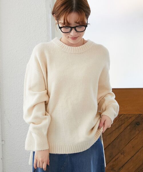 le.coeur blanc(ルクールブラン)の「《WEB限定アイテム》ワイドシルエットクルーネックプルオーバー(ニット/セーター・レディース・アイボリー/サックスブルー/ベージュ/ライトグレー/ブラック・38)」の2枚目の写真