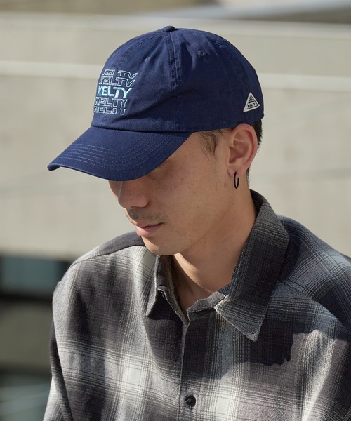 KELTY(ケルティ)の「KELTY/ケルティ エンブロイダリー タイポロゴ キャップ(キャップ・メンズ・ベージュ/ネイビー/ブラック/グレー・FREE)」の1枚目の写真