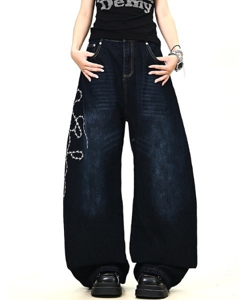 SHEENA(シーナ)の「バックローズ刺繍ロゴカーブワイドデニムパンツ(デニムパンツ・レディース・ブルー/インディゴブルー・S/M/L)」の11枚目の写真