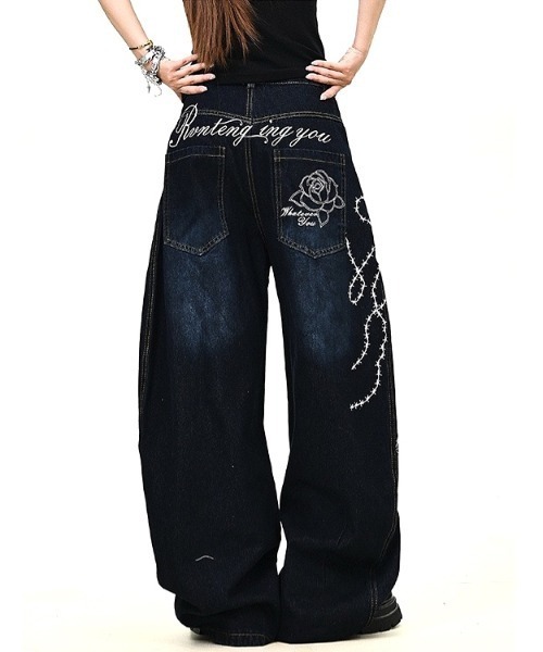 SHEENA(シーナ)の「バックローズ刺繍ロゴカーブワイドデニムパンツ(デニムパンツ・レディース・ブルー/インディゴブルー・S/M/L)」の14枚目の写真