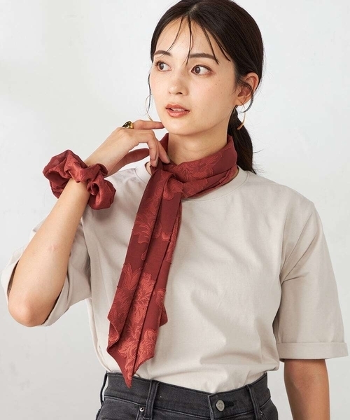 a.v.v（アーヴェヴェ）の「ボウタイスカーフシュシュセット（ストール/ショール・レディース・ネイビー/ブラウン・38）」の2枚目の写真