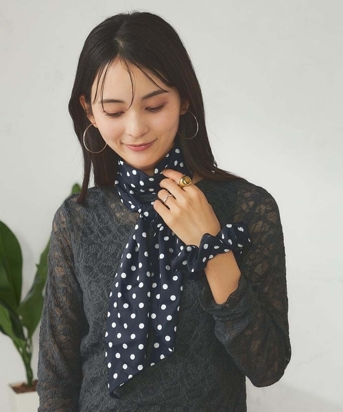 a.v.v（アーヴェヴェ）の「ボウタイスカーフシュシュセット（ストール/ショール・レディース・ネイビー/ブラウン・38）」の5枚目の写真