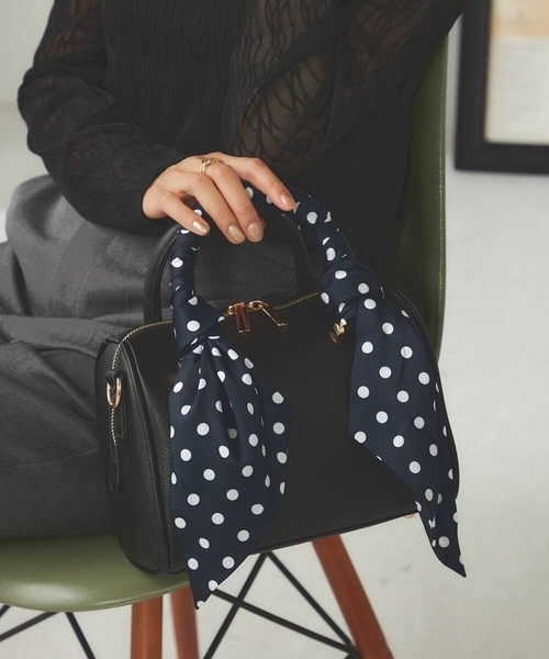 a.v.v（アーヴェヴェ）の「ボウタイスカーフシュシュセット（ストール/ショール・レディース・ネイビー/ブラウン・38）」の12枚目の写真