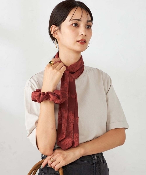 a.v.v（アーヴェヴェ）の「ボウタイスカーフシュシュセット（ストール/ショール・レディース・ネイビー/ブラウン・38）」の17枚目の写真