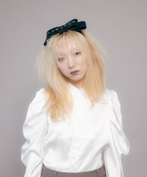 キャメロンカチューシャ 白 Studs big bow hairband / スタッズ ビックリボン ヘアカチューシャ