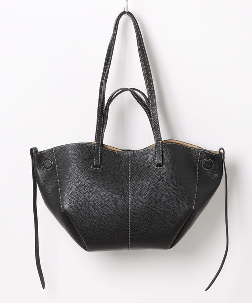 andrea cardone（アンドレアカルドネ）の「【ANDREA CARDONE】センターシームレザーハンドバッグ(Q56392)（ハンドバッグ・レディース・グレイッシュベージュ/ブラック・ALL）」の3枚目の写真