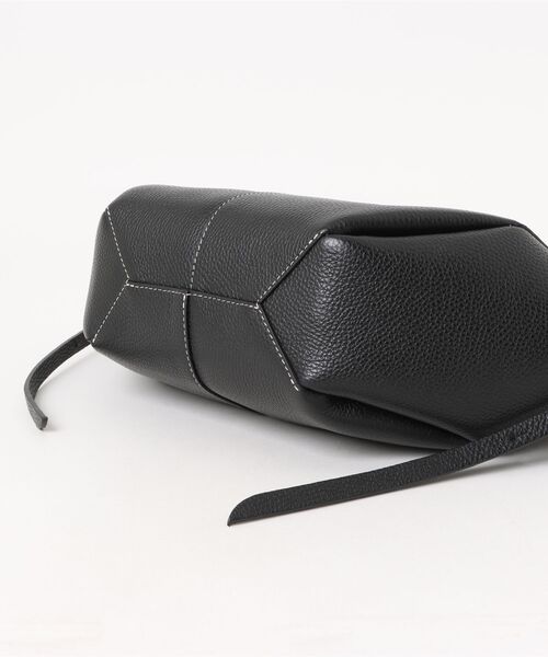 andrea cardone（アンドレアカルドネ）の「【ANDREA CARDONE】センターシームレザーハンドバッグ(Q56392)（ハンドバッグ・レディース・グレイッシュベージュ/ブラック・ALL）」の4枚目の写真