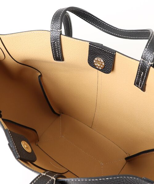 andrea cardone（アンドレアカルドネ）の「【ANDREA CARDONE】センターシームレザーハンドバッグ(Q56392)（ハンドバッグ・レディース・グレイッシュベージュ/ブラック・ALL）」の5枚目の写真