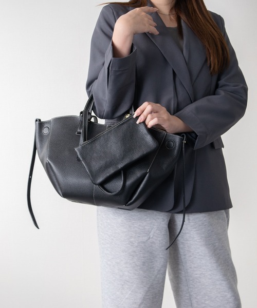 andrea cardone（アンドレアカルドネ）の「【ANDREA CARDONE】センターシームレザーハンドバッグ(Q56392)（ハンドバッグ・レディース・グレイッシュベージュ/ブラック・ALL）」の10枚目の写真