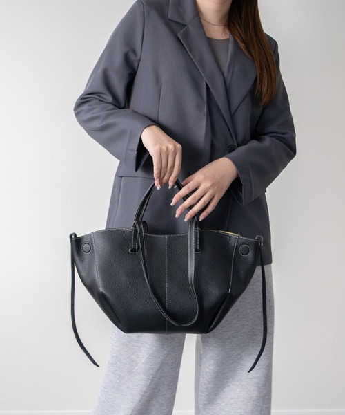 andrea cardone（アンドレアカルドネ）の「【ANDREA CARDONE】センターシームレザーハンドバッグ(Q56392)（ハンドバッグ・レディース・グレイッシュベージュ/ブラック・ALL）」の11枚目の写真