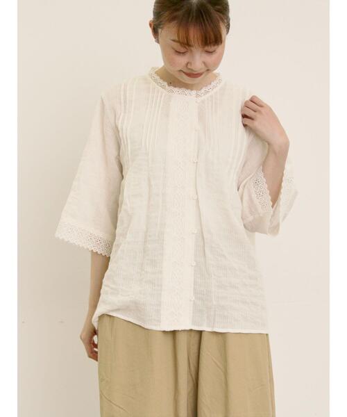 Samansa Mos2（サマンサ モスモス）の「ドビーストライプレースブラウス（シャツ/ブラウス・レディース・ベージュ/ブラック/オフホワイト・F）」の2枚目の写真