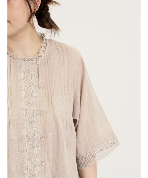 Samansa Mos2（サマンサ モスモス）の「ドビーストライプレースブラウス（シャツ/ブラウス・レディース・ベージュ/ブラック/オフホワイト・F）」の13枚目の写真