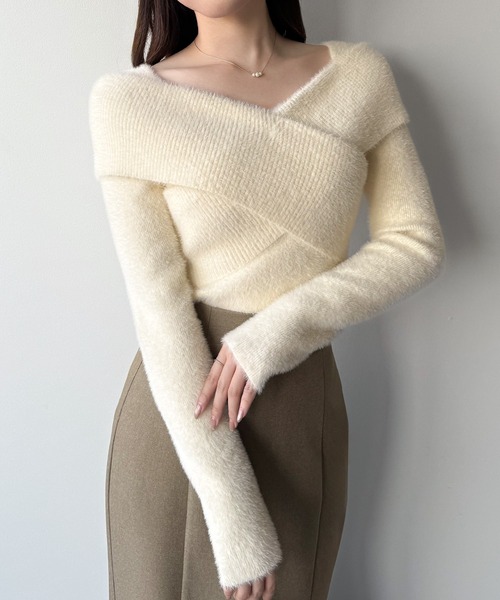 mipiarl(ミピアール)の「オフショル風シャギークロスニットトップス(ニット/セーター・レディース・アイボリー/ピンクベージュ/チャコール・MEDIUM/LARGE)」の4枚目の写真
