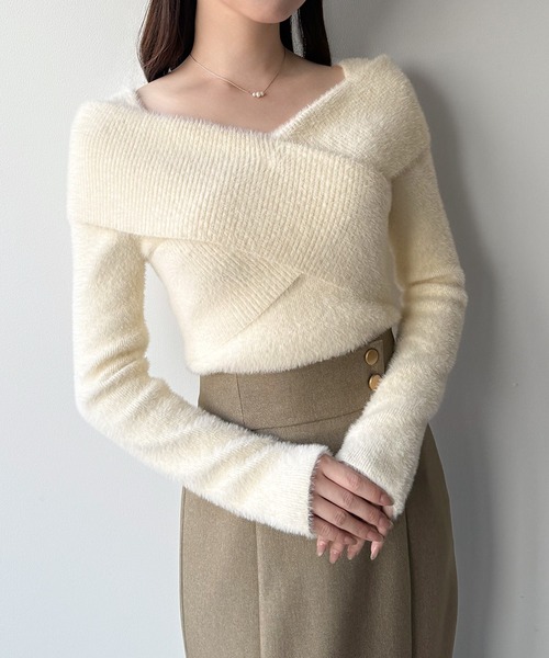 mipiarl(ミピアール)の「オフショル風シャギークロスニットトップス(ニット/セーター・レディース・アイボリー/ピンクベージュ/チャコール・MEDIUM/LARGE)」の6枚目の写真